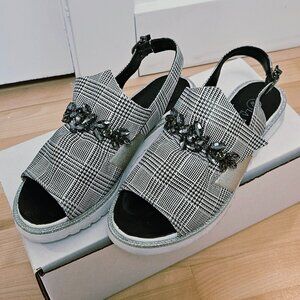 Unique La Pinta sandals